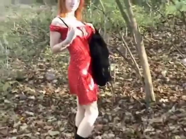 Amateur MILF Flashing Solo Porn: Explicit Outdoor Exhibition