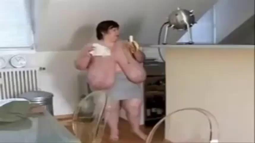 Karola’s Bra-Filled Bust: Big Tits & Milf Babe Porn