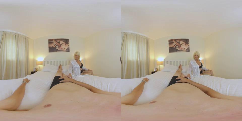 Mature Amy’s Cowgirl Handjob in Immersive VR Porn