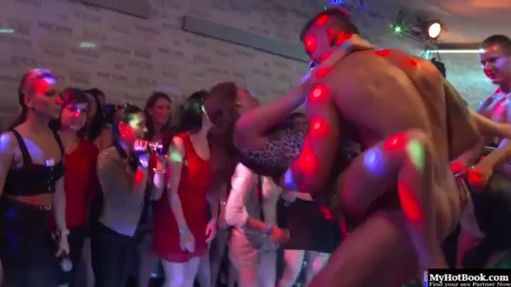 Sizzling MILF Orgy: Amateur Group Sex in Sweltering Heat